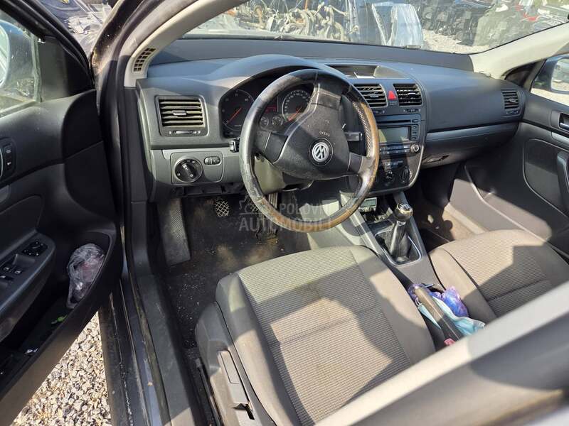 Volkswagen Jetta -  kompletan auto u delovima