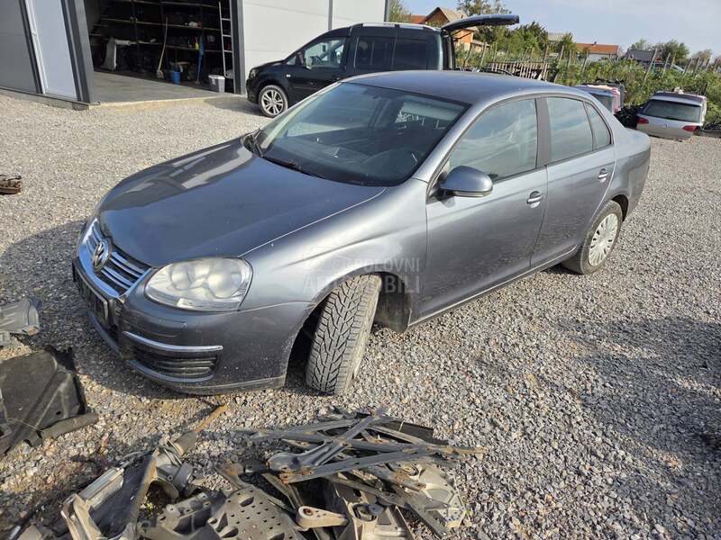 Volkswagen Jetta -  kompletan auto u delovima