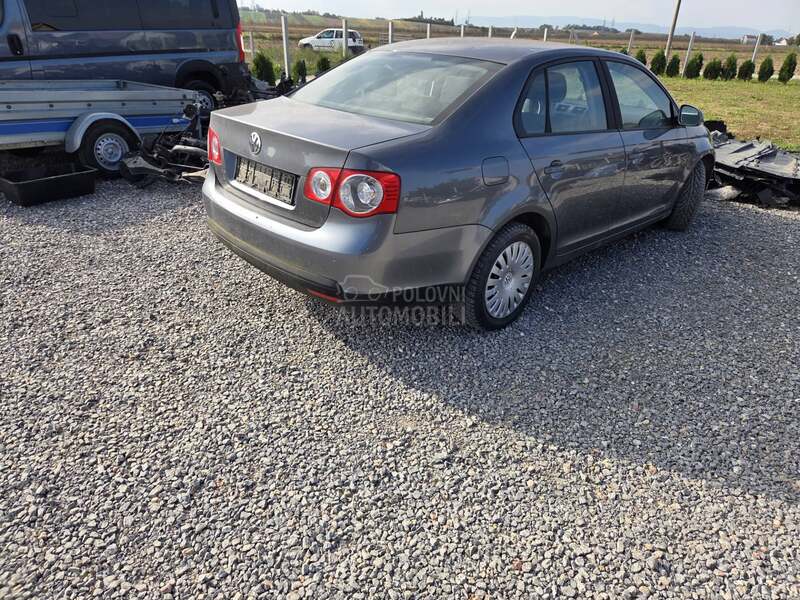 Volkswagen Jetta -  kompletan auto u delovima
