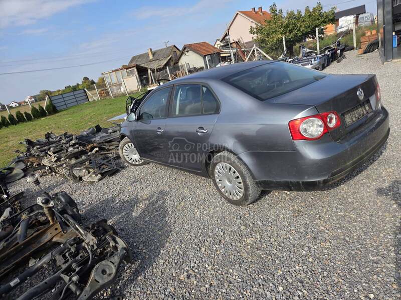Volkswagen Jetta -  kompletan auto u delovima