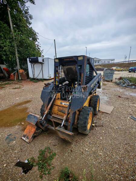 New Holland Lx465