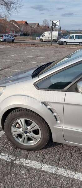 Ford S/MAX