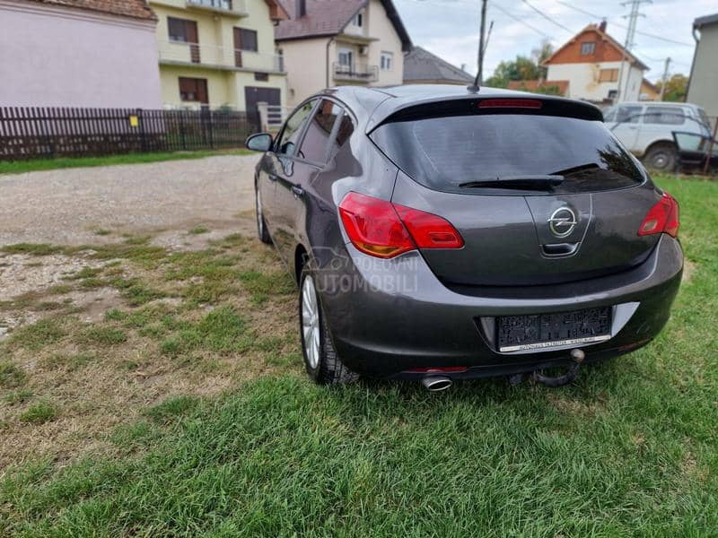 Opel Astra J 
