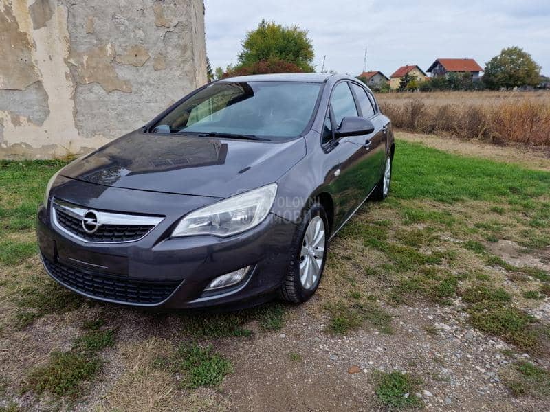 Opel Astra J 