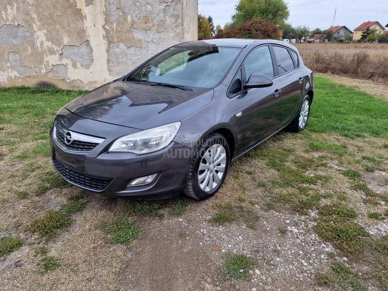 Opel Astra J 