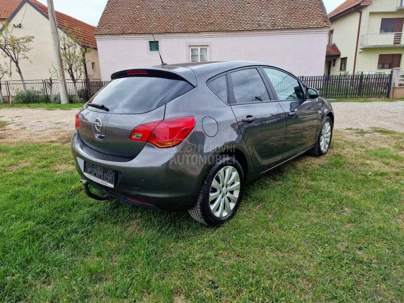Opel Astra J 