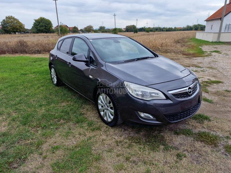 Opel Astra J 