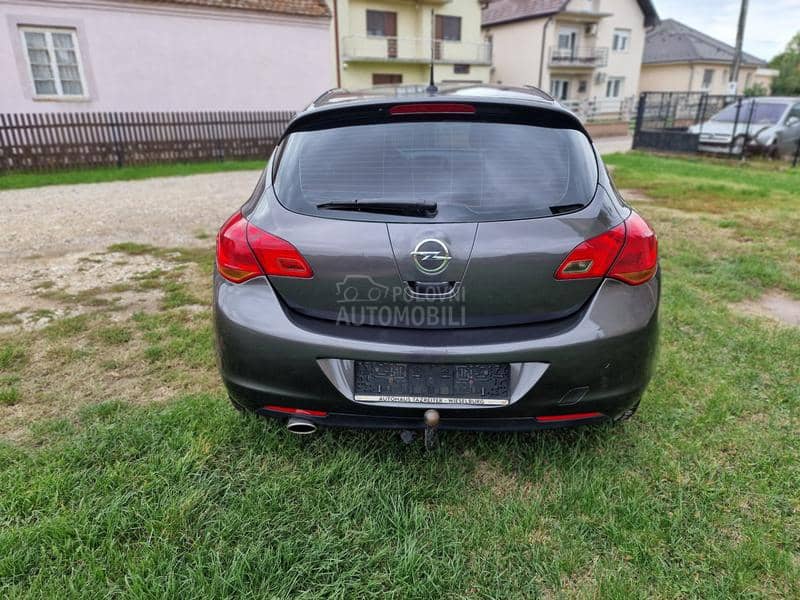 Opel Astra J 