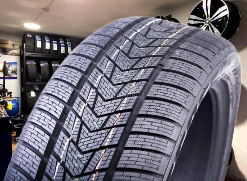 Tracmax 275/45 R21 Zimska