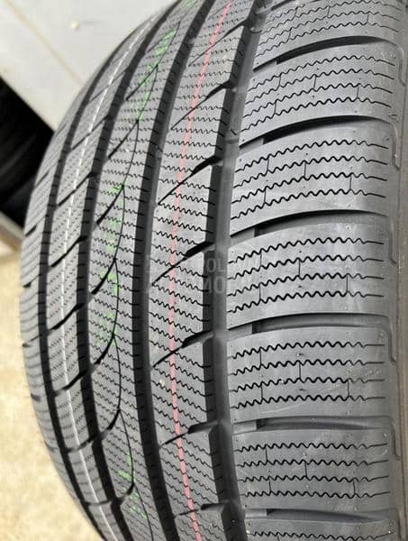 Tracmax 275/40 R20 Zimska