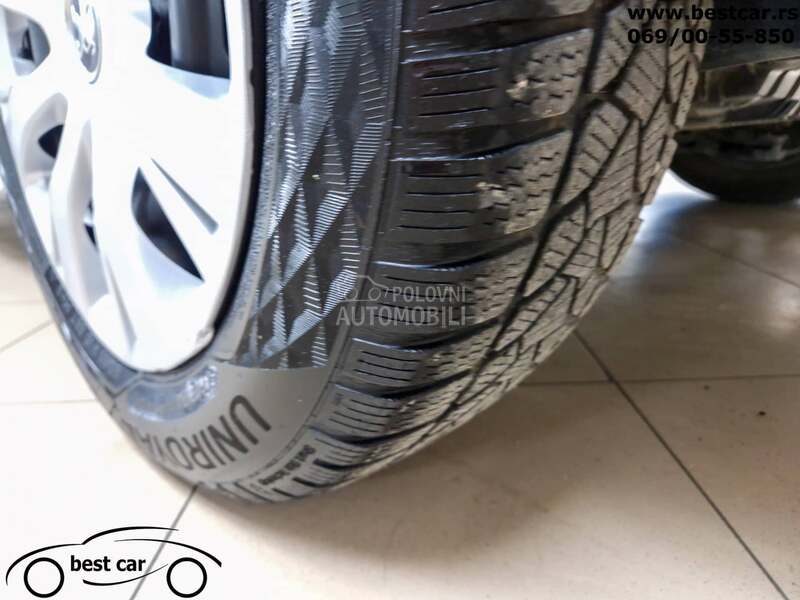 Peugeot 208 4 Sedista N1