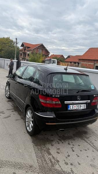 Mercedes Benz B 180 