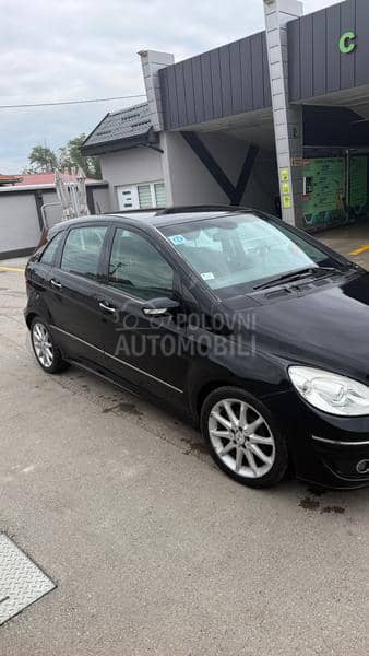 Mercedes Benz B 180 