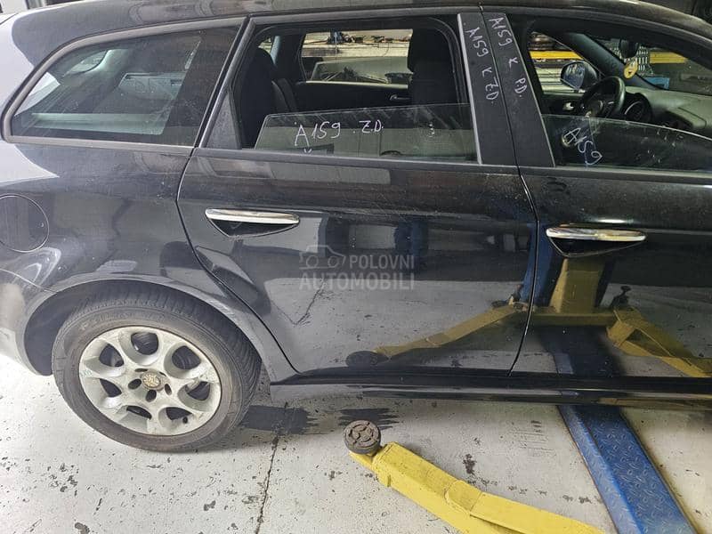 Zadnja desna vrata crna karav