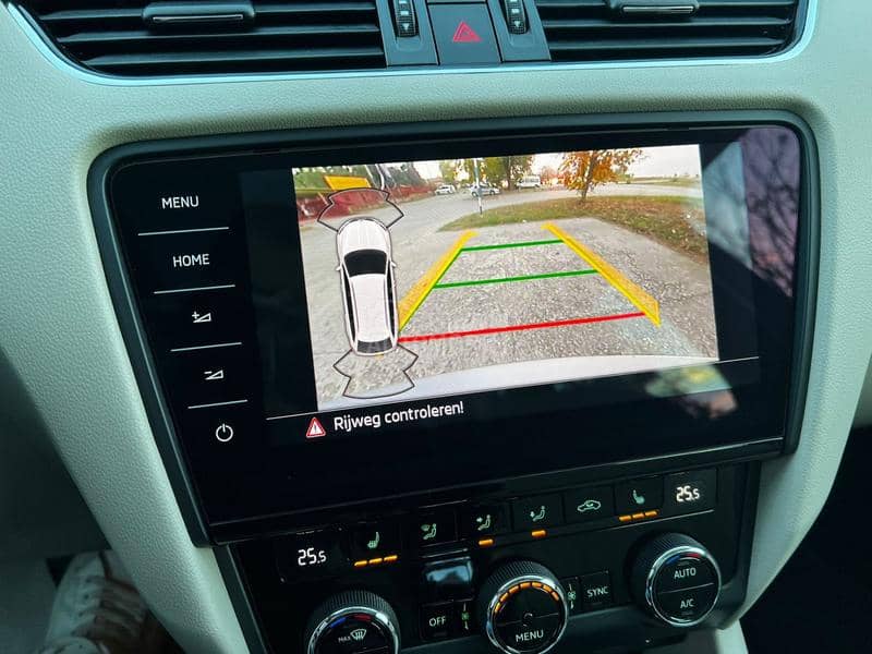 Škoda Octavia 1.6TDI DSG STYLE