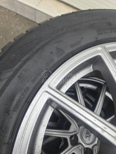 Bridgestone 225/60 R17 Zimska