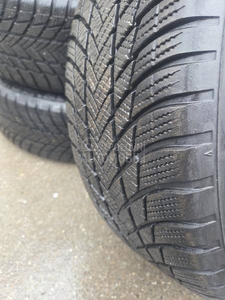 Bridgestone 225/60 R17 Zimska