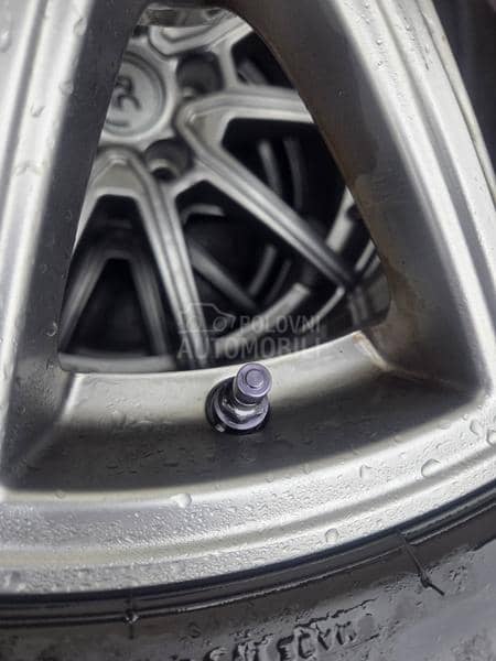 Bridgestone 225/60 R17 Zimska