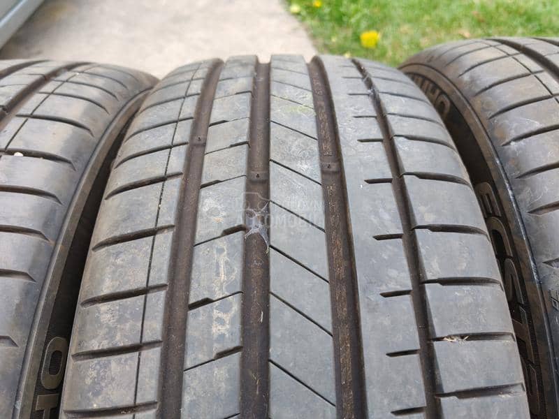 Kumho 215/45 R18 Letnja