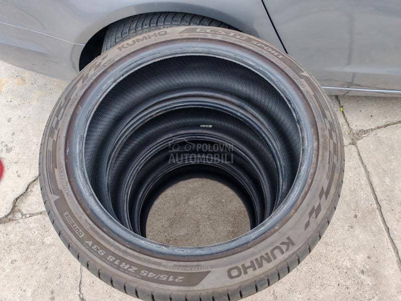 Kumho 215/45 R18 Letnja