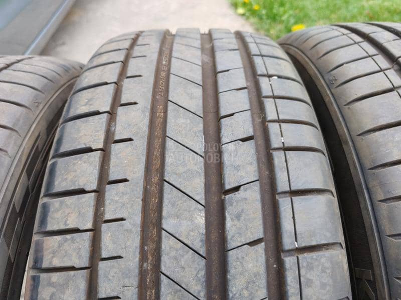Kumho 215/45 R18 Letnja