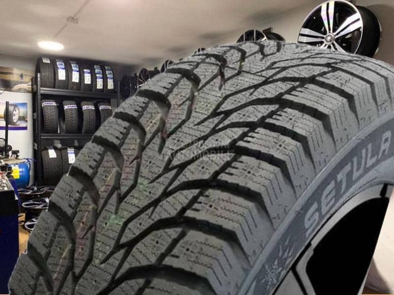 Tracmax 215/60 R17 Zimska