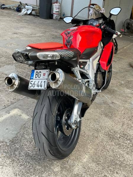 Aprilia rsv1000r