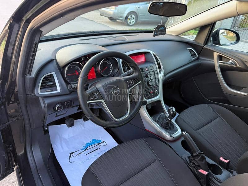 Opel Astra J 