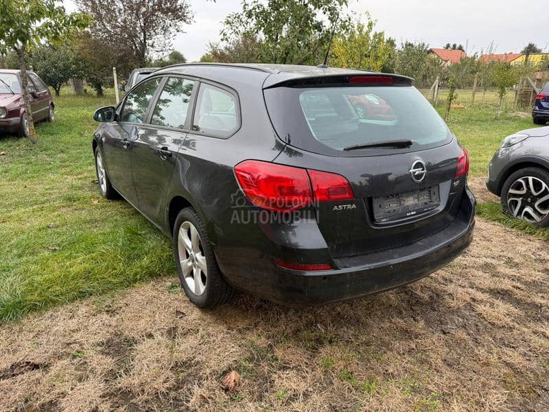 Opel Astra J 