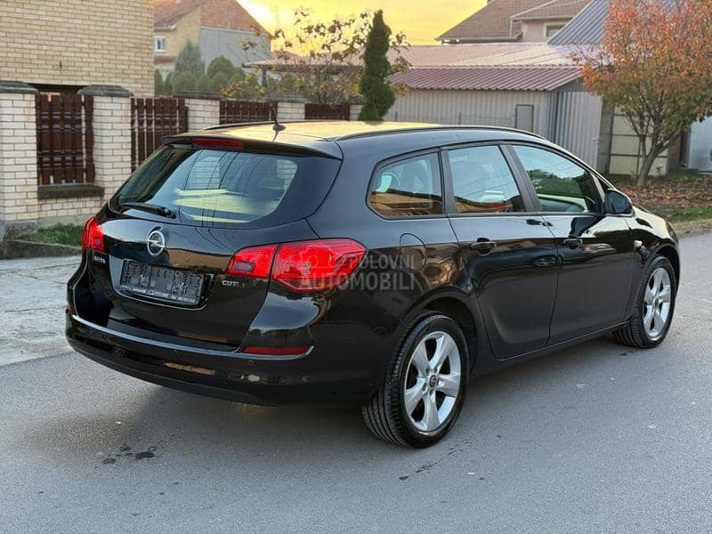 Opel Astra J 