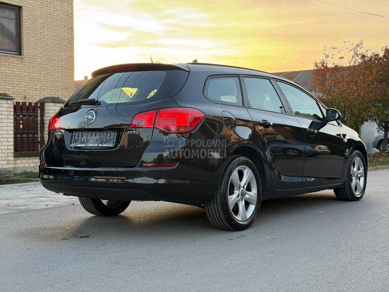 Opel Astra J 