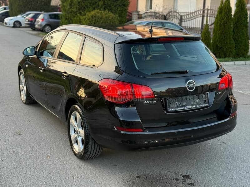 Opel Astra J 