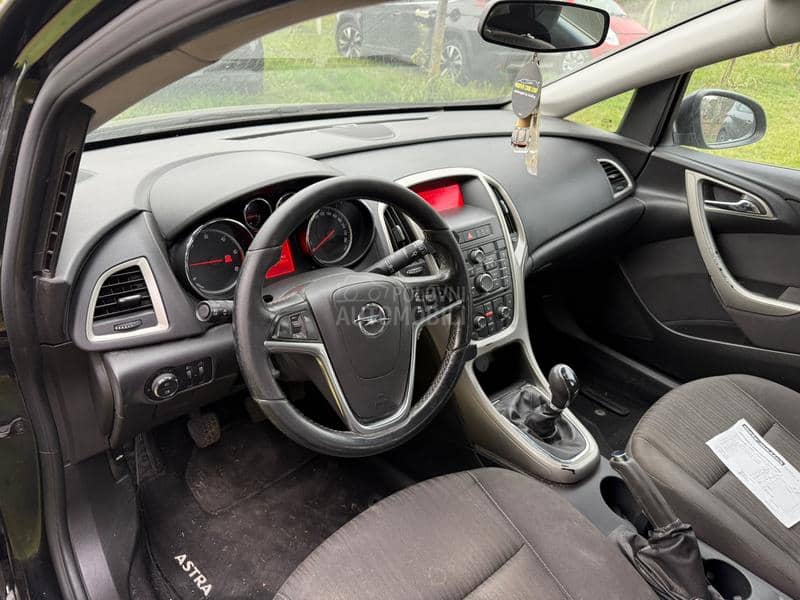 Opel Astra J 