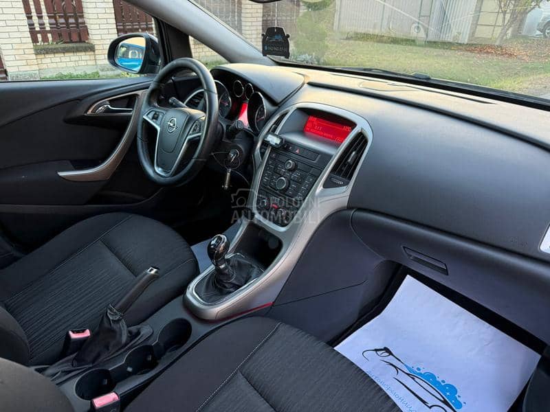 Opel Astra J 