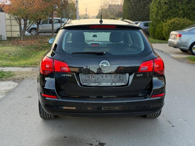 Opel Astra J 
