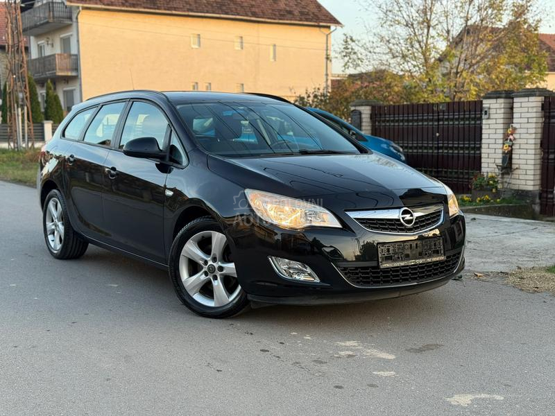 Opel Astra J 