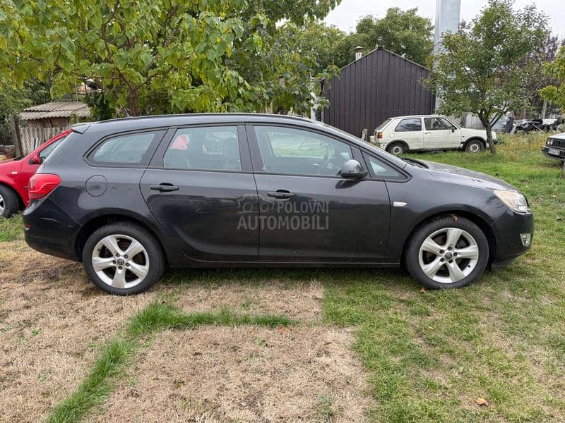 Opel Astra J 