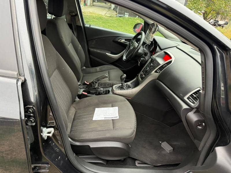 Opel Astra J 
