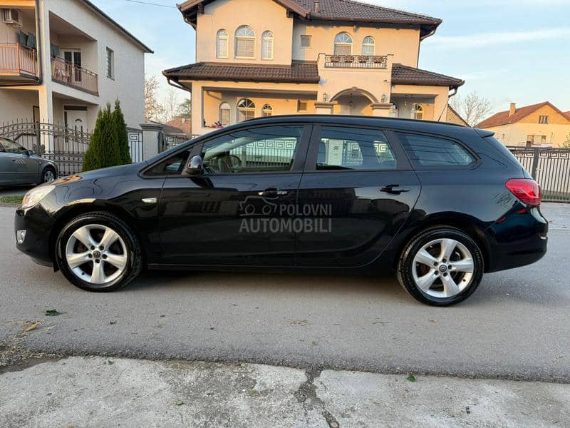 Opel Astra J 