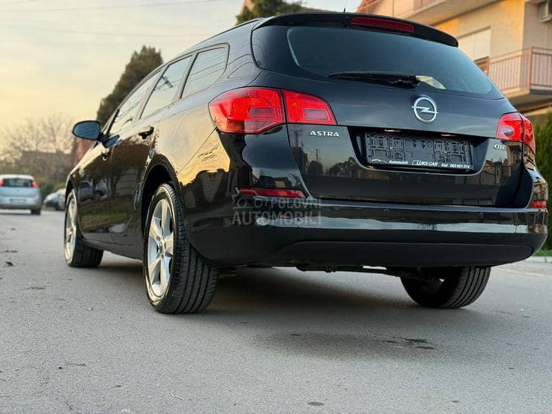 Opel Astra J 