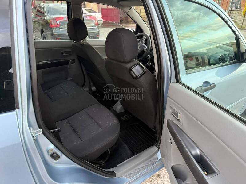 Mazda 2 1.2i