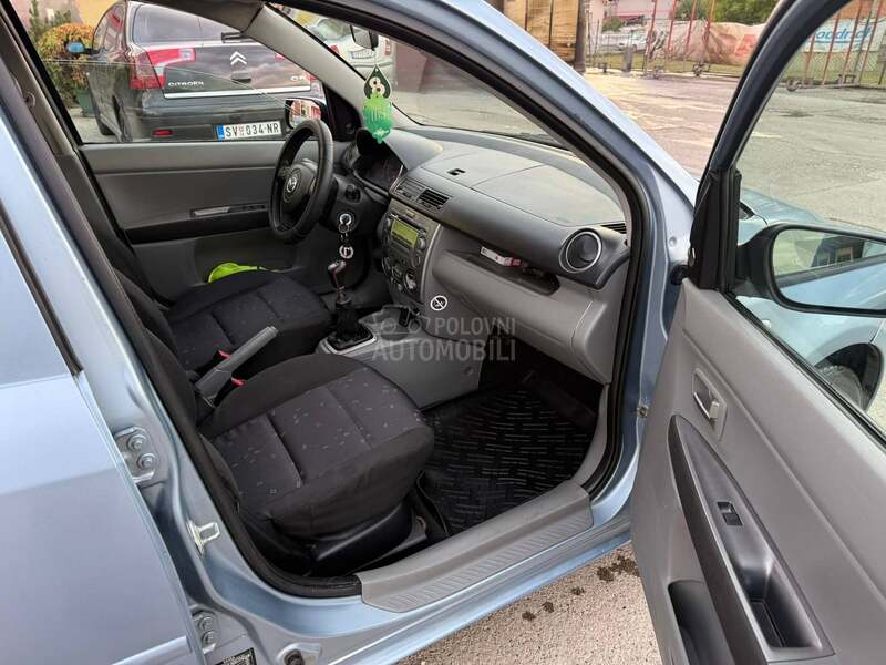 Mazda 2 1.2i