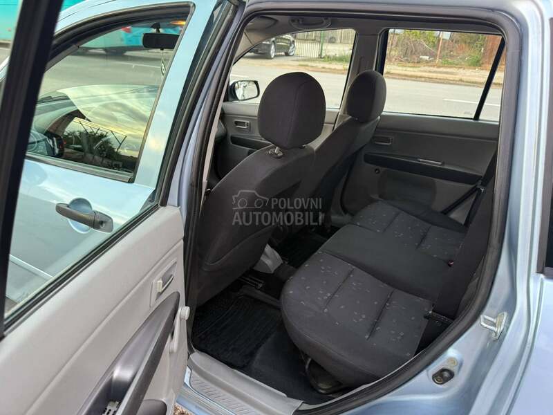 Mazda 2 1.2i