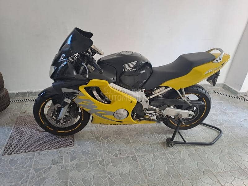 Honda CBR F4