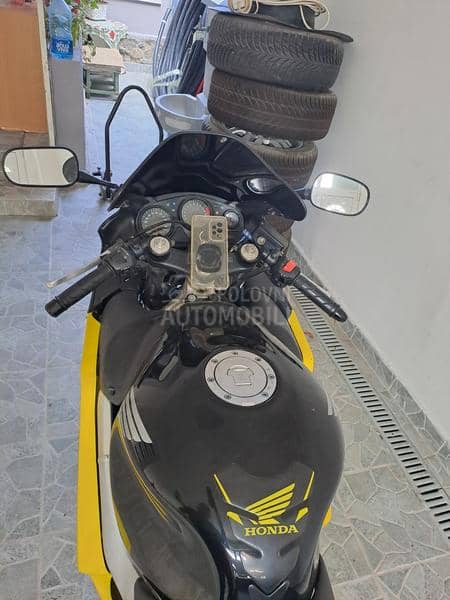 Honda CBR F4