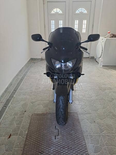 Honda CBR F4