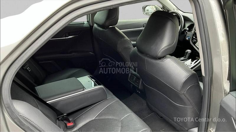 Toyota Camry 2.5 HYBRID PREMIUM
