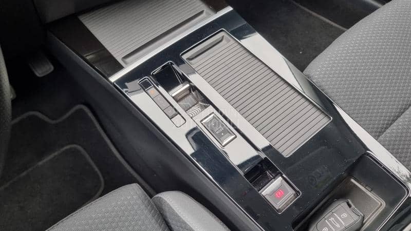 Opel Astra L 1.2i Edition Autom 8