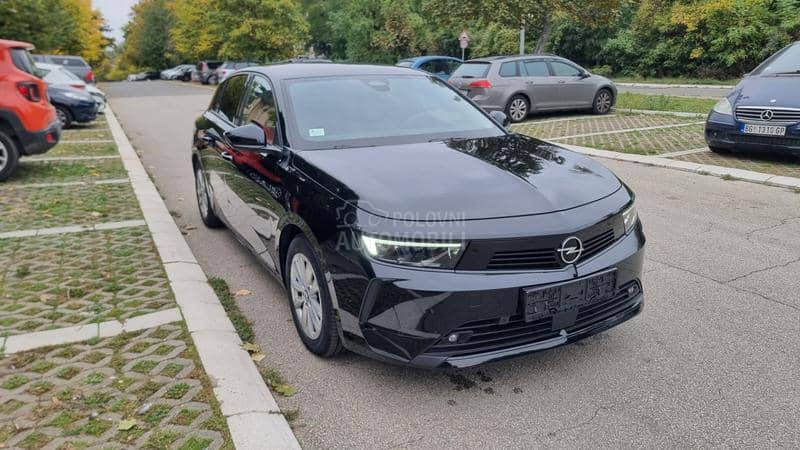 Opel Astra L 1.2i Edition Autom 8