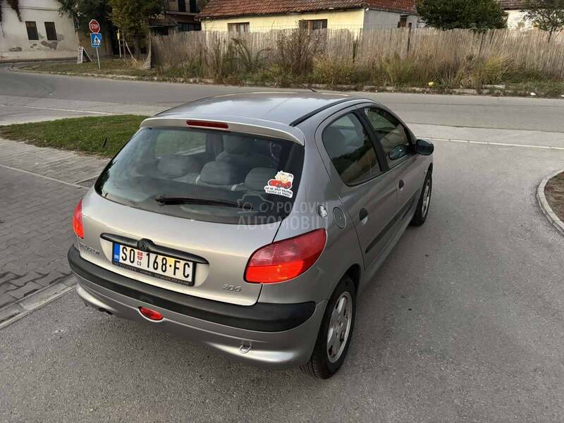 Peugeot 206 1,1